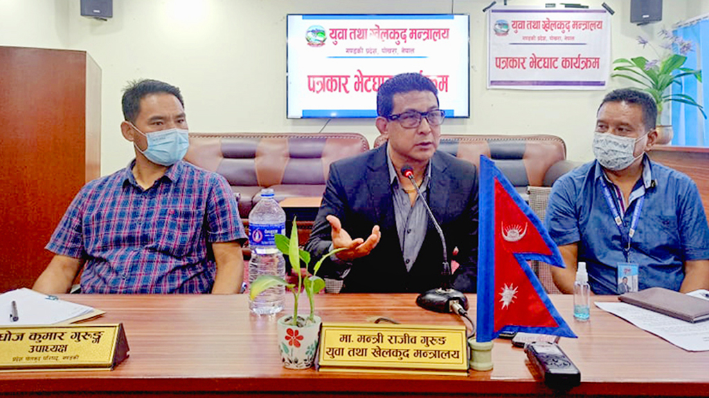 दीपक मनाङे भन्छन्, ‘केटाहरूलाई लगानी गर्देको छु, मेरो सम्पत्तिबारे म आफैं कन्फ्युज छु’