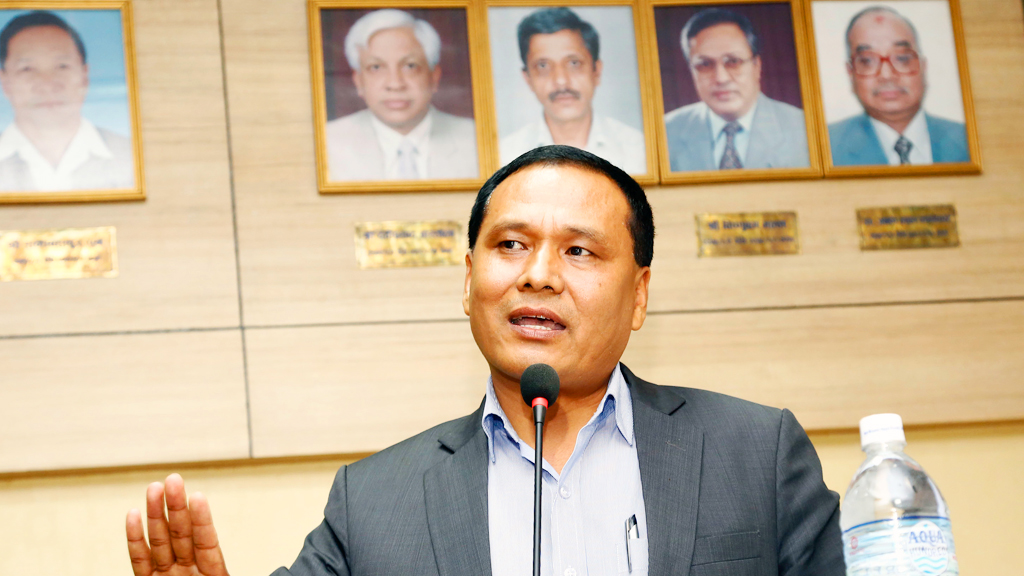 देशमा यत्रो ब्यापार घाटा भईरहेको बेलामा बिदेशमा बिजुली बेचेर डलर कमाईरहेका छौं : कुलमान