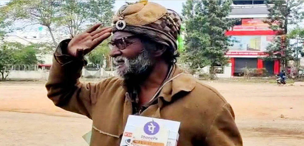 सामाजिक सञ्जालमा भाइरल ‘डिजिटल भिकारी’, क्यूआर कोड देखाएर भिख माग्दै