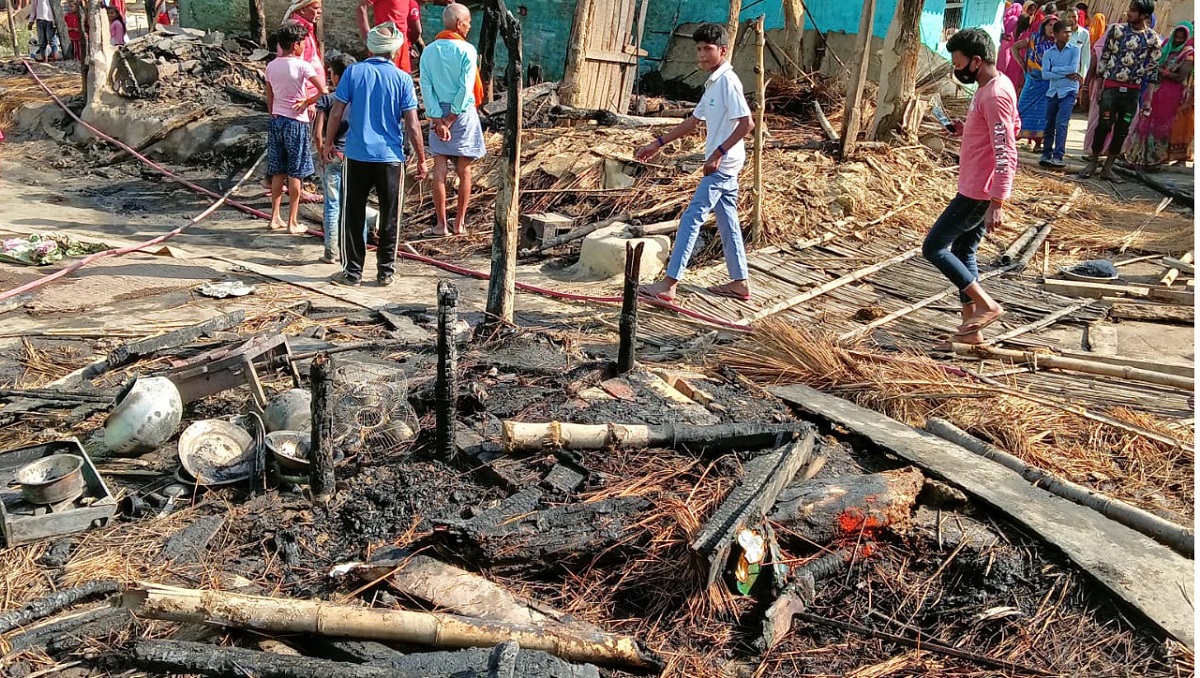 दर्जनौं घर खरानी हुनेगरी सर्लाहीमा भिषण आगलागी, कति भयो क्षति ?