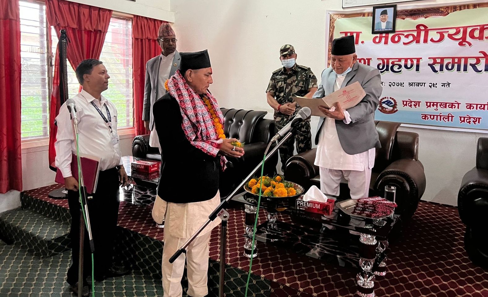 कर्णाली प्रदेशका उद्योगमन्त्री शाहीले लिए सपथ