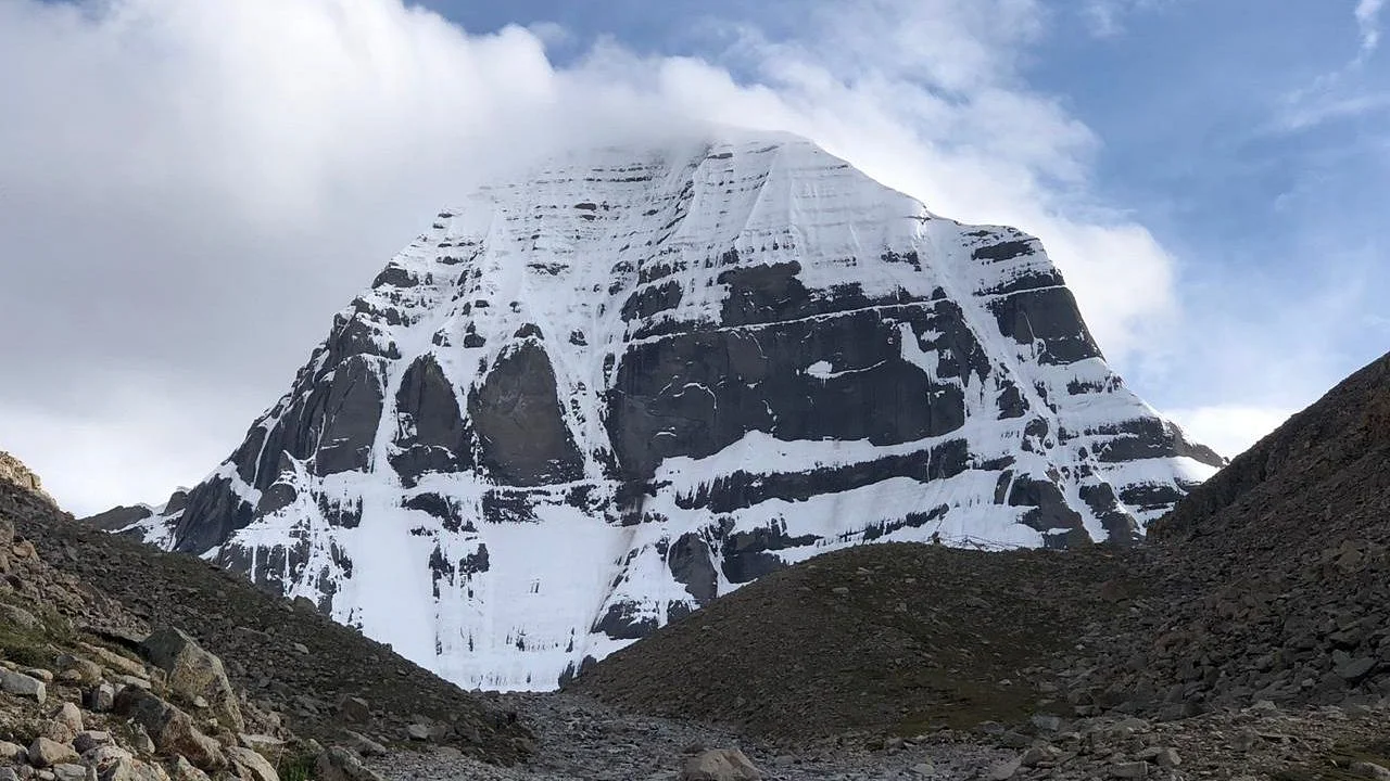 थुप्रै रहस्यले भरिएको कैलाश पर्वत जस्लाई भगवान शिवको वासस्थान मानिन्छ