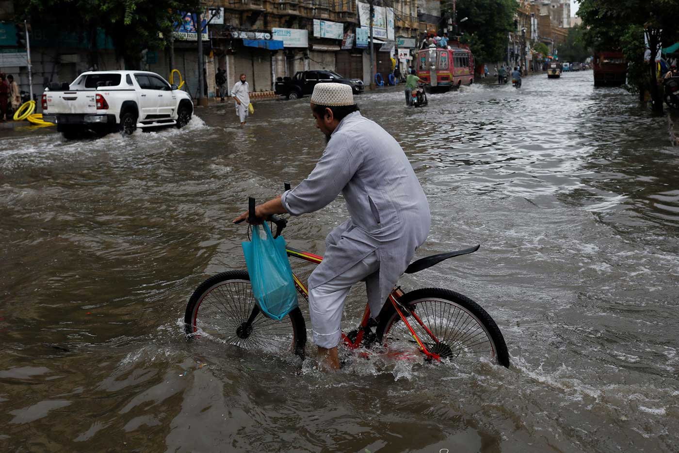 पाकिस्तानमा बाढीपछि पानीजन्य रोगहरू फैलियो