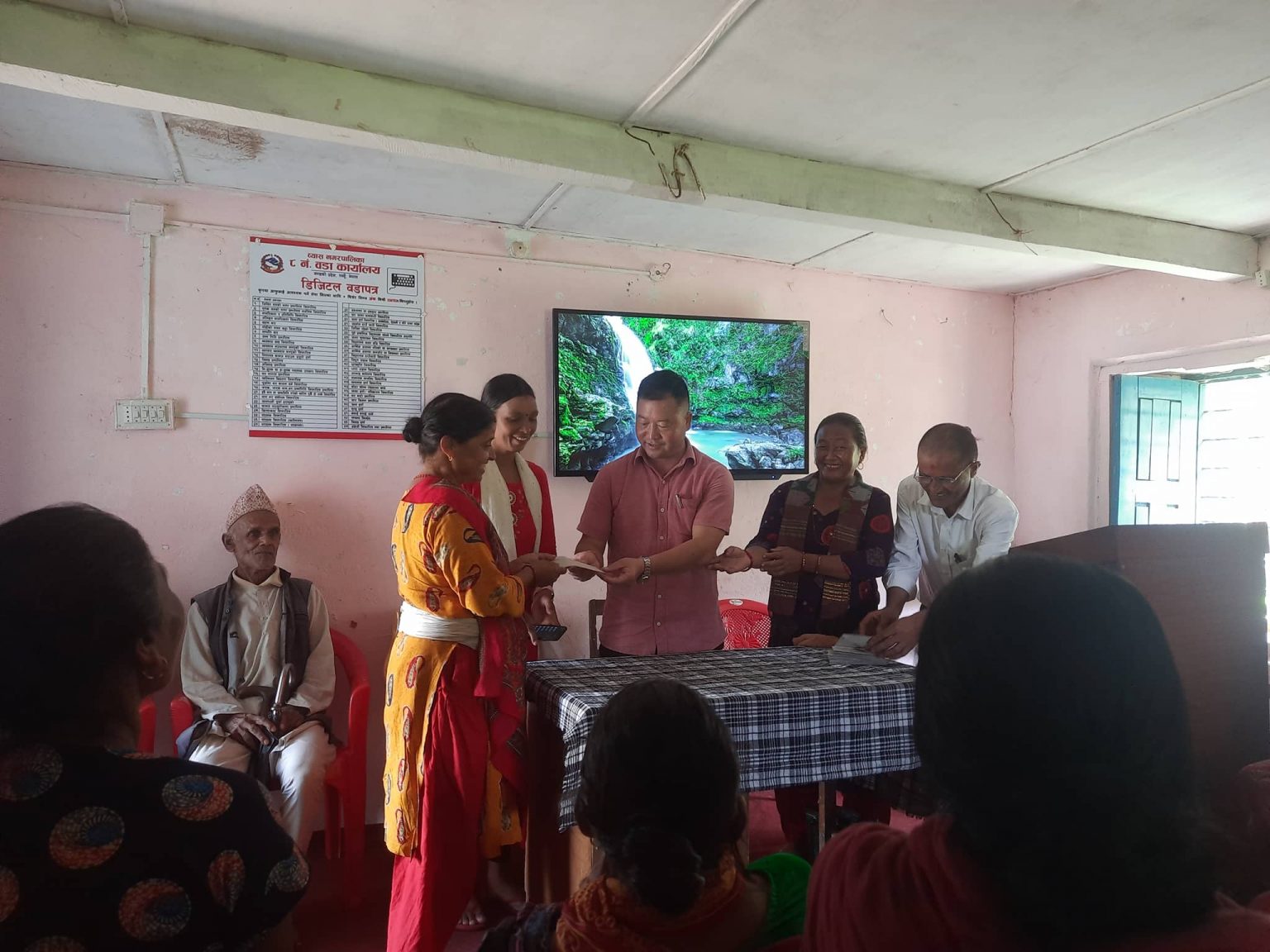 उदाहरण बनिए ब्यास ८ का वडा अध्यक्ष, यस्तो छ काम