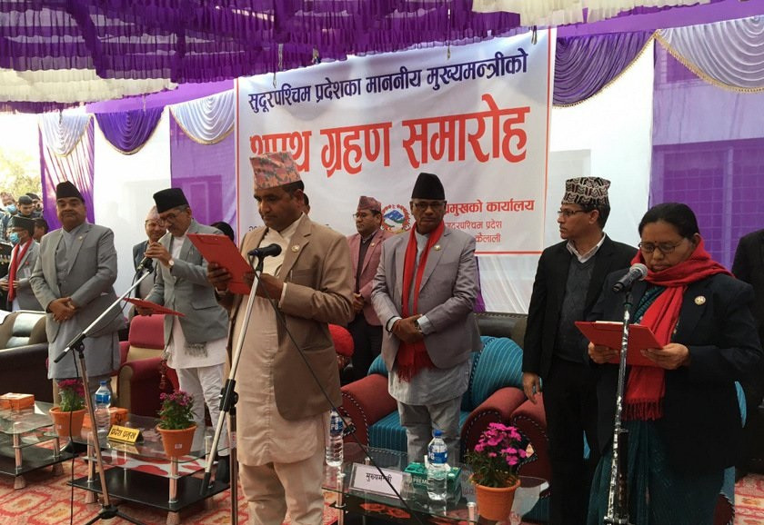 सुदूरपश्चिम प्रदेश सरकारका मुख्यमन्त्रीसहित ३ मन्त्रीद्वारा शपथ ग्रहण