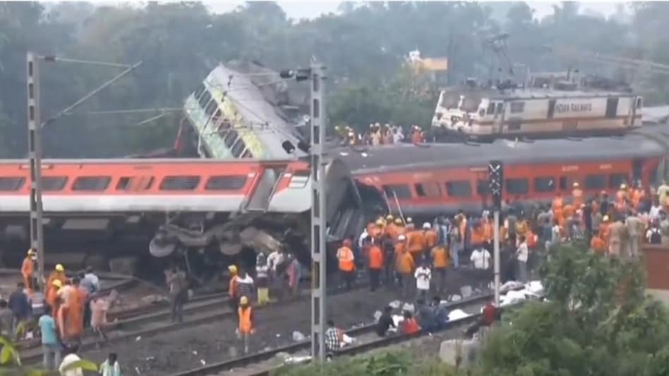 भारतको उडिसामा रेल दुर्घटनामा ज्यान गुमाउनेको संख्या २८८ पुग्यो