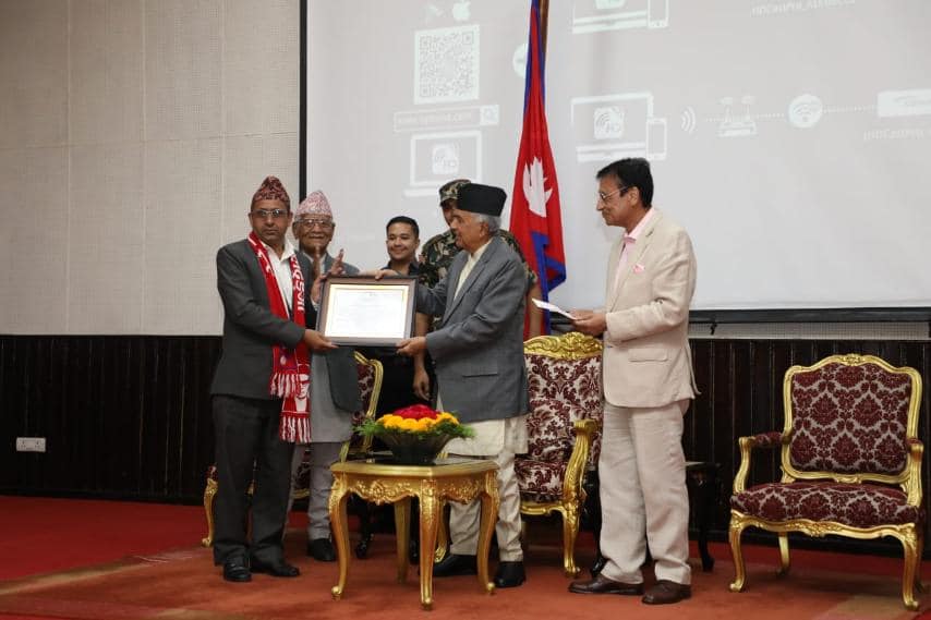 राष्ट्रपतिबाट युगकवि सिद्धिचरण युवा पत्रकारिता पुरस्कार पत्रकार चेतनाथ धमलालाई प्रदान !