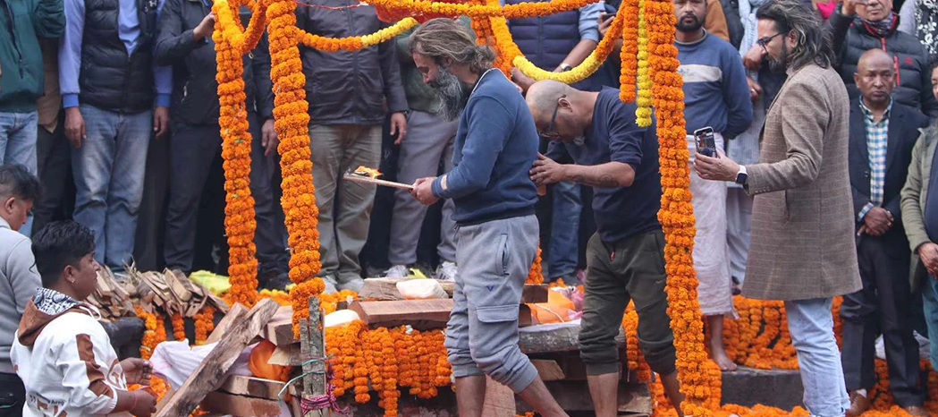 दुई छोरा सत्य र स्वरूपले दिए भजन शिरोमणि आचार्यलाई दागबत्ती